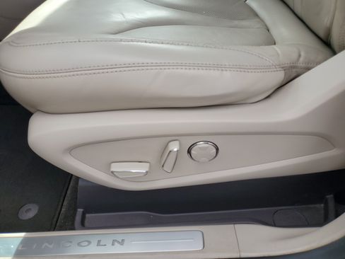 Used 2018 Lincoln MKC Select w/ Select Plus Package image 15