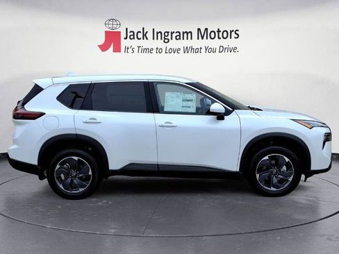 Certified 2026 Nissan Rogue SV FWD image 6