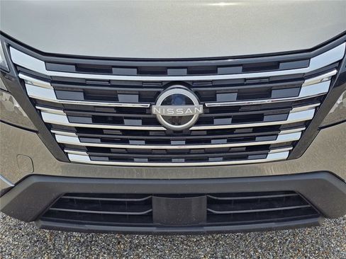 Used 2026 Nissan Rogue SV FWD image 3
