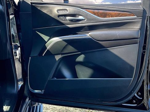 Used 2021 Cadillac Escalade ESV Premium Luxury Platinum AWD/4WD image 29