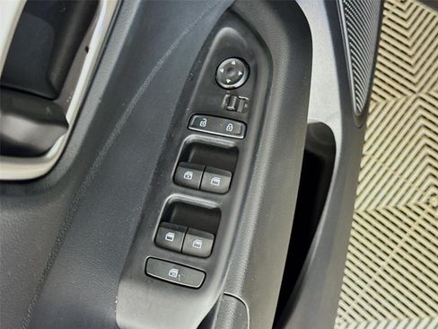 Certified 2025 Hyundai Venue SEL FWD image 19