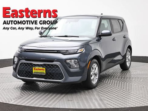 Used 2022 Kia Soul LX w/ Technology Package FWD image 1
