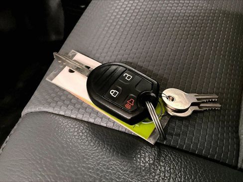 Used 2015 Ford F550 4x4 Regular Cab Super Duty image 9