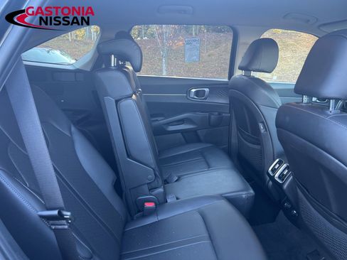 Used 2022 Kia Sorento S image 32