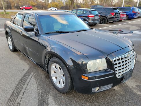Used 2005 Chrysler 300 Touring image 13
