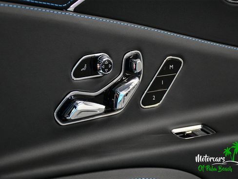 Used 2025 Bentley Flying Spur Plug-In Hybrid image 51