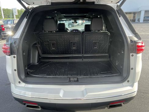 Certified 2023 Chevrolet Traverse High Country w/ LPO, Floor Liner Package FWD image 5
