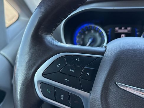 Used 2019 Chrysler Pacifica Touring-L w/ Premium Audio Group image 14