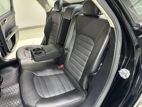 Used 2017 Ford Fusion SE w/ Fusion SE Technology Package FWD image 26