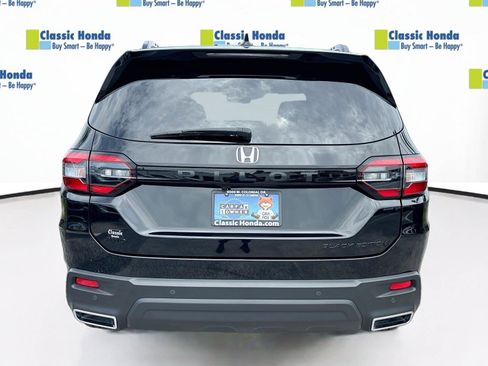 Certified 2025 Honda Pilot Black Edition image 7