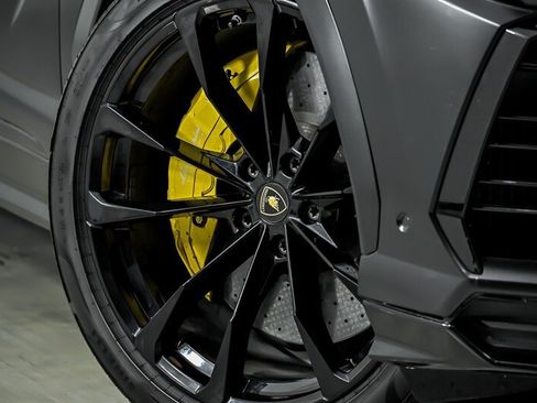 Used 2019 Lamborghini Urus AWD/4WD image 3