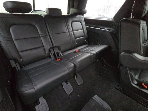 Used 2018 Lincoln Navigator Select w/ Technology Package image 12