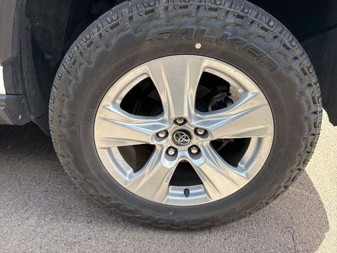 Used 2021 Toyota RAV4 XLE w/ Carpet Mat Package (TMS) AWD/4WD image 16