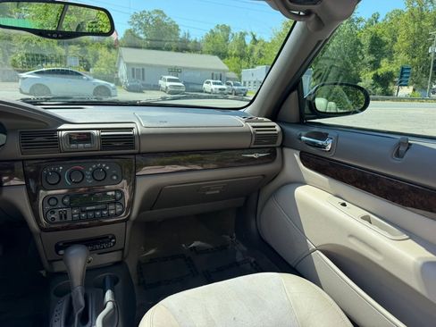 Used 2004 Chrysler Sebring Limited w/ Driver Convenience Group FWD image 30