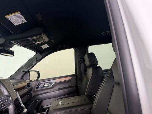Used 2025 GMC Yukon XL Denali AWD/4WD image 25
