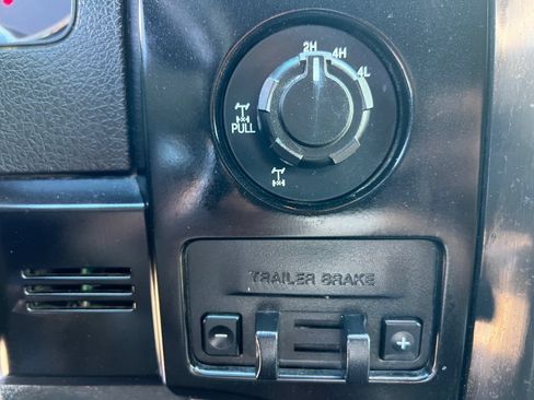 Used 2014 Ford F150 FX4 w/ Equipment Group 402A Luxury AWD/4WD image 25