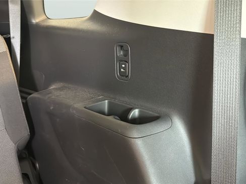 Used 2021 Chevrolet Traverse LS image 24