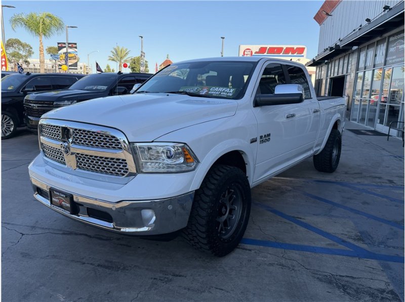 Used 2018 RAM 1500 Laramie w/ Convenience Group AWD/4WD image 3