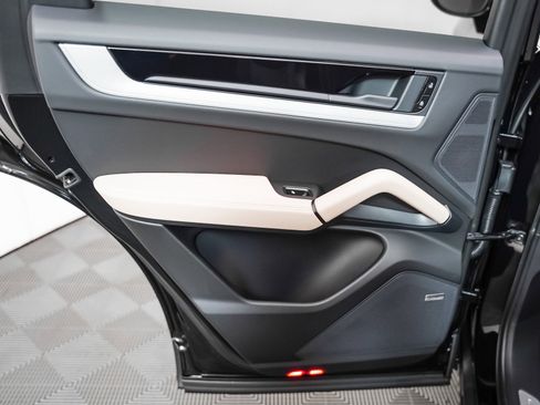 New 2026 Porsche Cayenne image 25