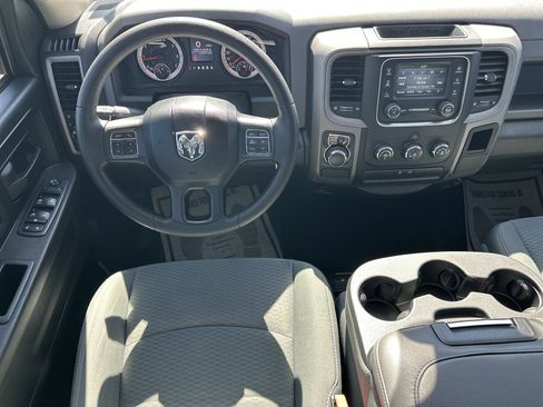 Used 2017 RAM 1500 Express RWD image 23