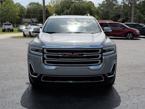 Used 2023 GMC Acadia SLT w/ Technology Package FWD image 9