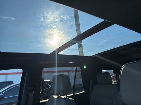 Used 2021 GMC Yukon SLT w/ SLT Premium Package image 6