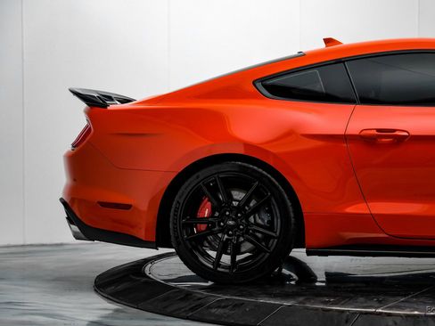 Used 2022 Ford Mustang Shelby GT500 w/ Technology Package image 16