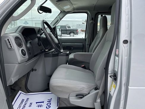 Used 2013 Ford E-350 and Econoline 350 XLT image 15