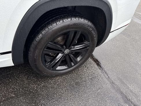 Used 2023 Volkswagen Atlas SEL R-Line AWD/4WD image 19