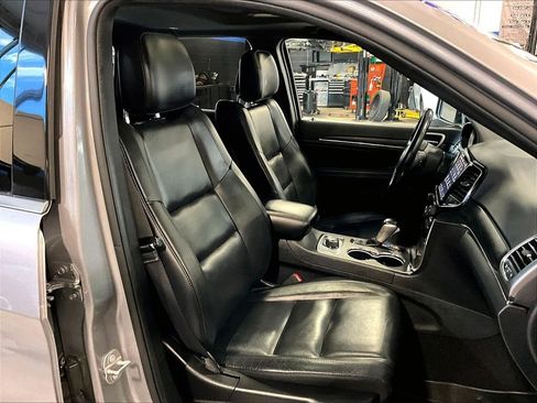 Used 2020 Jeep Grand Cherokee Limited w/ Premium Lighting Group AWD/4WD image 11