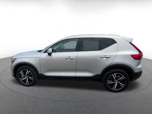 Used 2024 Volvo XC40 B5 Core AWD/4WD image 9