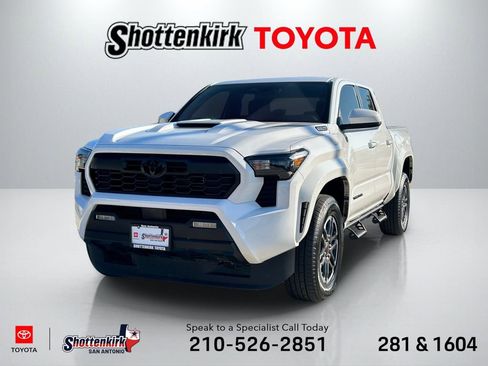 Certified 2025 Toyota Tacoma TRD Sport AWD/4WD image 1