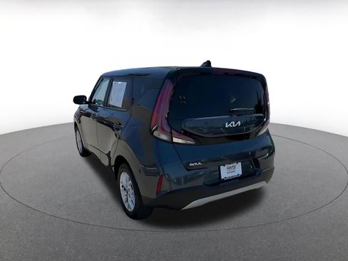 Used 2025 Kia Soul LX w/ LX Technology Package FWD image 11