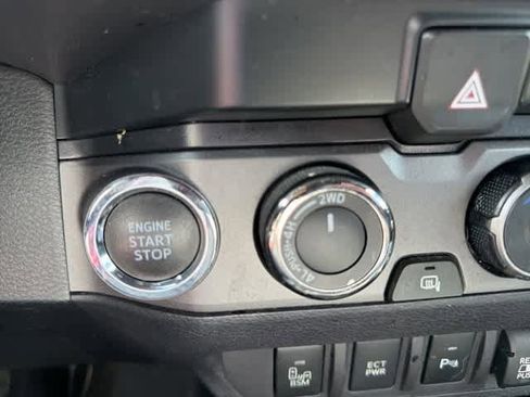 Used 2021 Toyota Tacoma TRD Sport w/ Technology Package image 16