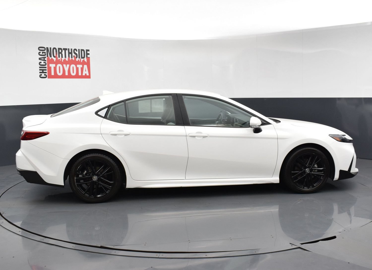 Used 2025 Toyota Camry SE FWD image 5