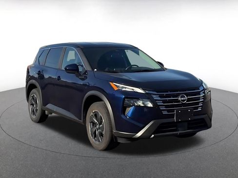 Used 2025 Nissan Rogue SV image 3