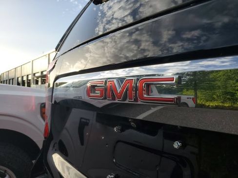 Used 2023 GMC Yukon XL SLT RWD image 6