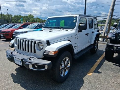Used 2022 Jeep Wrangler Unlimited Sahara w/ Dual Top Group AWD/4WD image 3