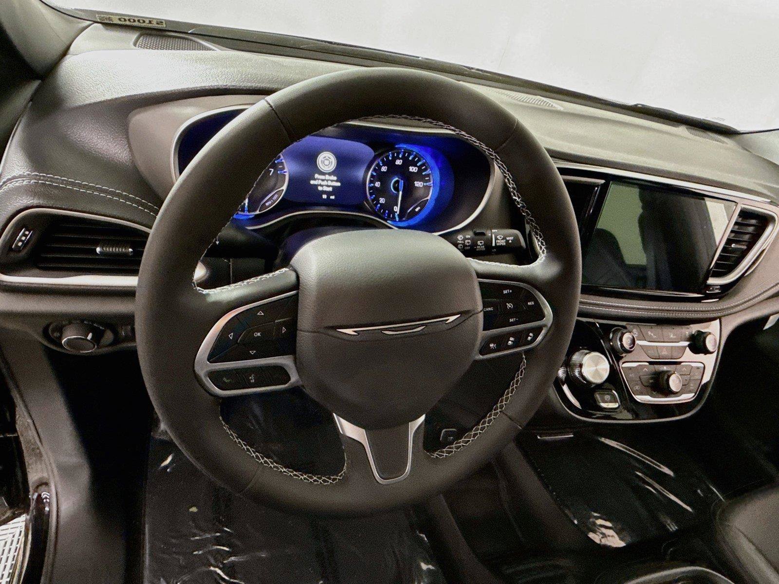 New 2027 Chrysler Pacifica Select AWD/4WD image 5
