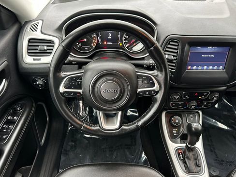 Used 2020 Jeep Compass Latitude w/ Cold Weather Group AWD/4WD image 15