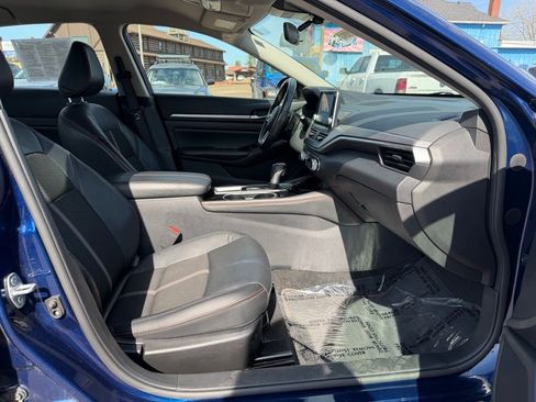 Used 2024 Nissan Altima 2.5 SR FWD image 19