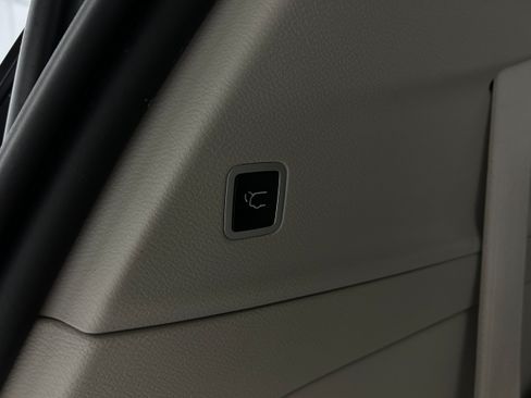 Used 2019 Chrysler Pacifica Limited FWD image 43