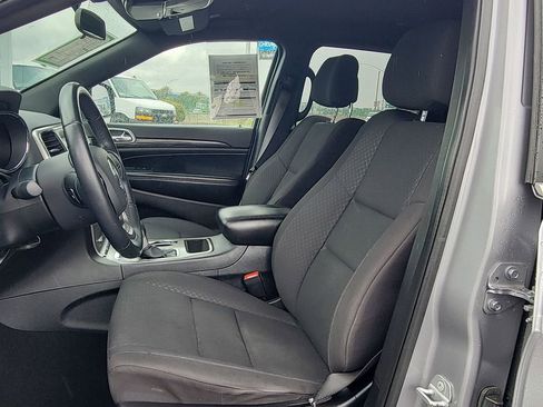 Used 2019 Jeep Grand Cherokee Laredo image 18