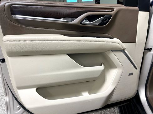 Used 2021 GMC Yukon Denali w/ Denali Premium Package image 12