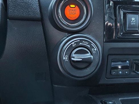 Used 2022 Nissan Titan PRO-4X w/ Pro-4x Convenience Package AWD/4WD image 11