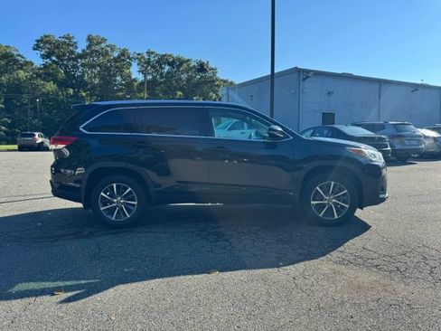 Used 2018 Toyota Highlander XLE AWD/4WD image 7