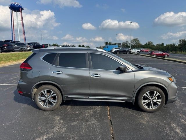 Used 2017 Nissan Rogue SL w/ SL Premium Package FWD image 2