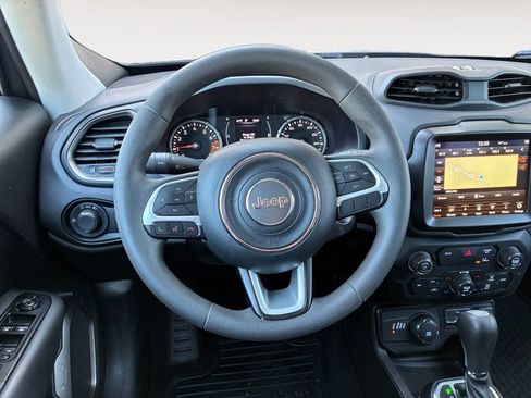 Used 2023 Jeep Renegade Latitude image 12