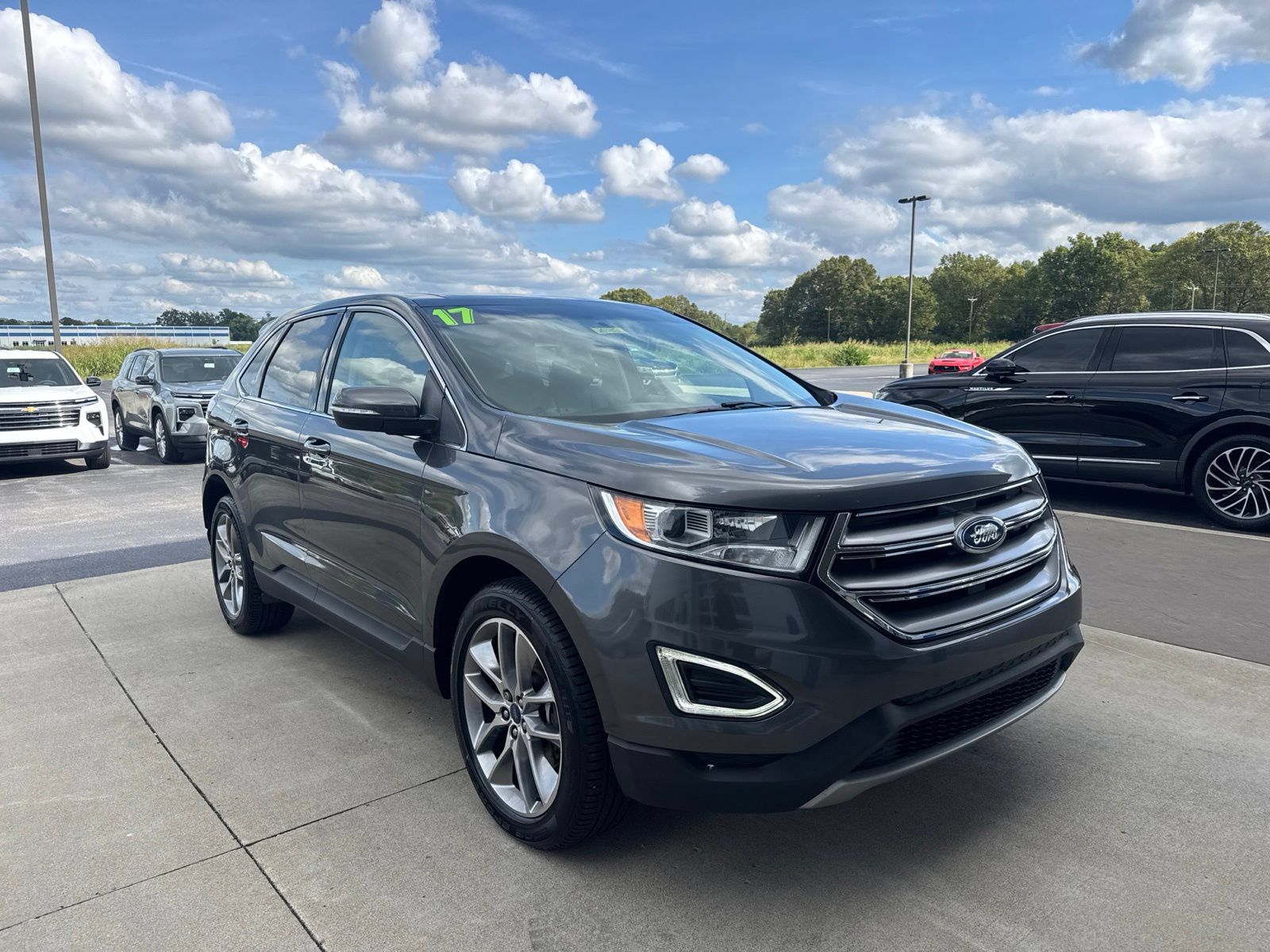Used 2017 Ford Edge Titanium w/ Equipment Group 301A AWD/4WD image 3