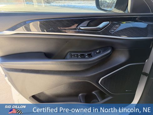 Used 2024 Jeep Grand Cherokee Trailhawk image 18